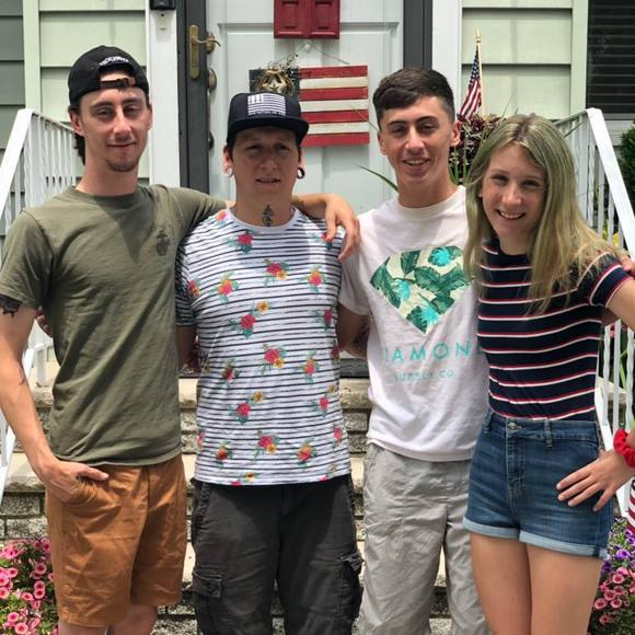 Meet your Posher,Cariann NotJustMoms.Closet๐๐ผโโ๏ธ - Picture 3 of 11